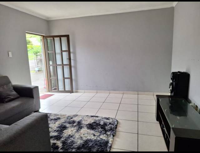 4 BEDROOM HOUSE FOR SALE IN CRAIGIEBURN